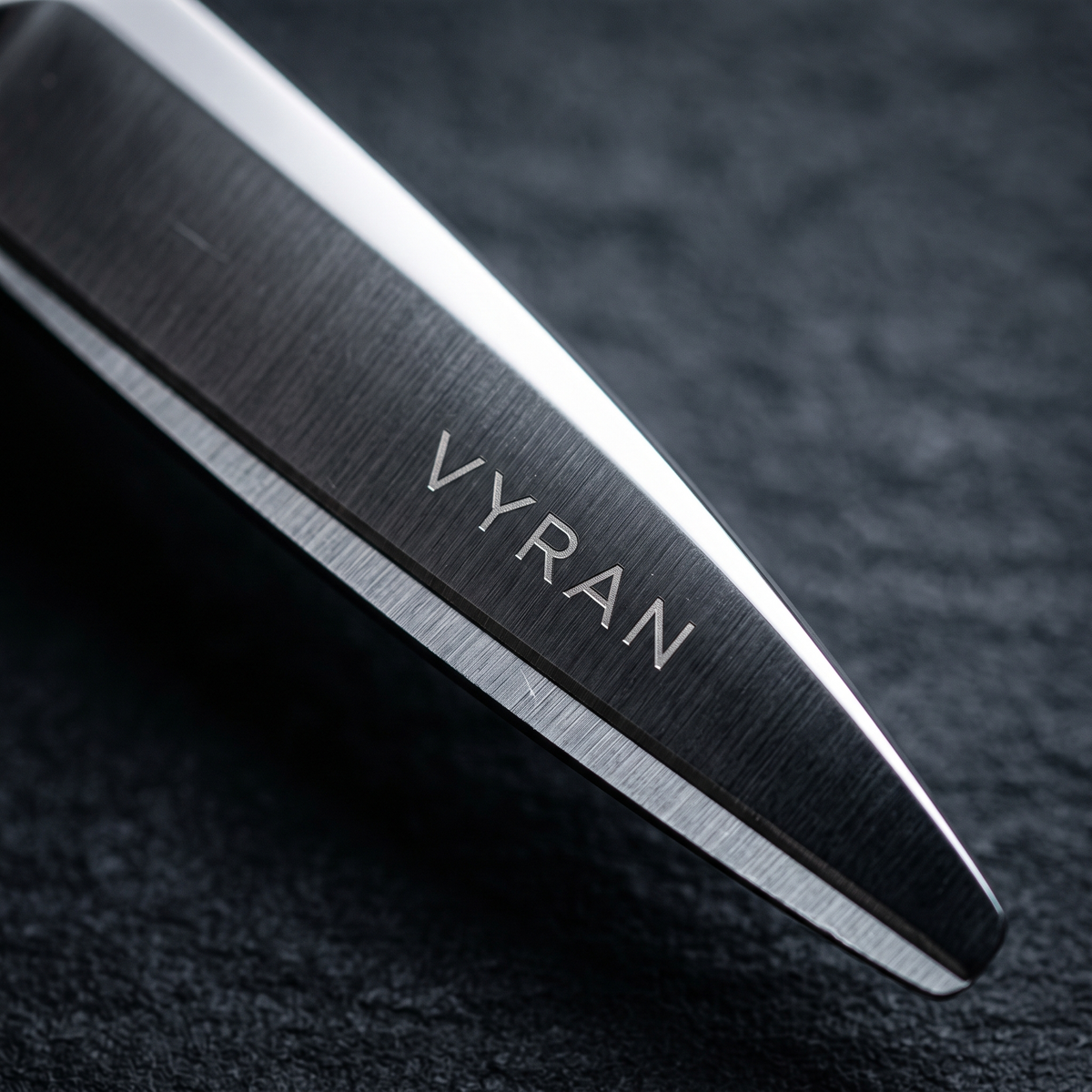 VYRAN Friseurschere 6,0" — Japanstahl — Detail